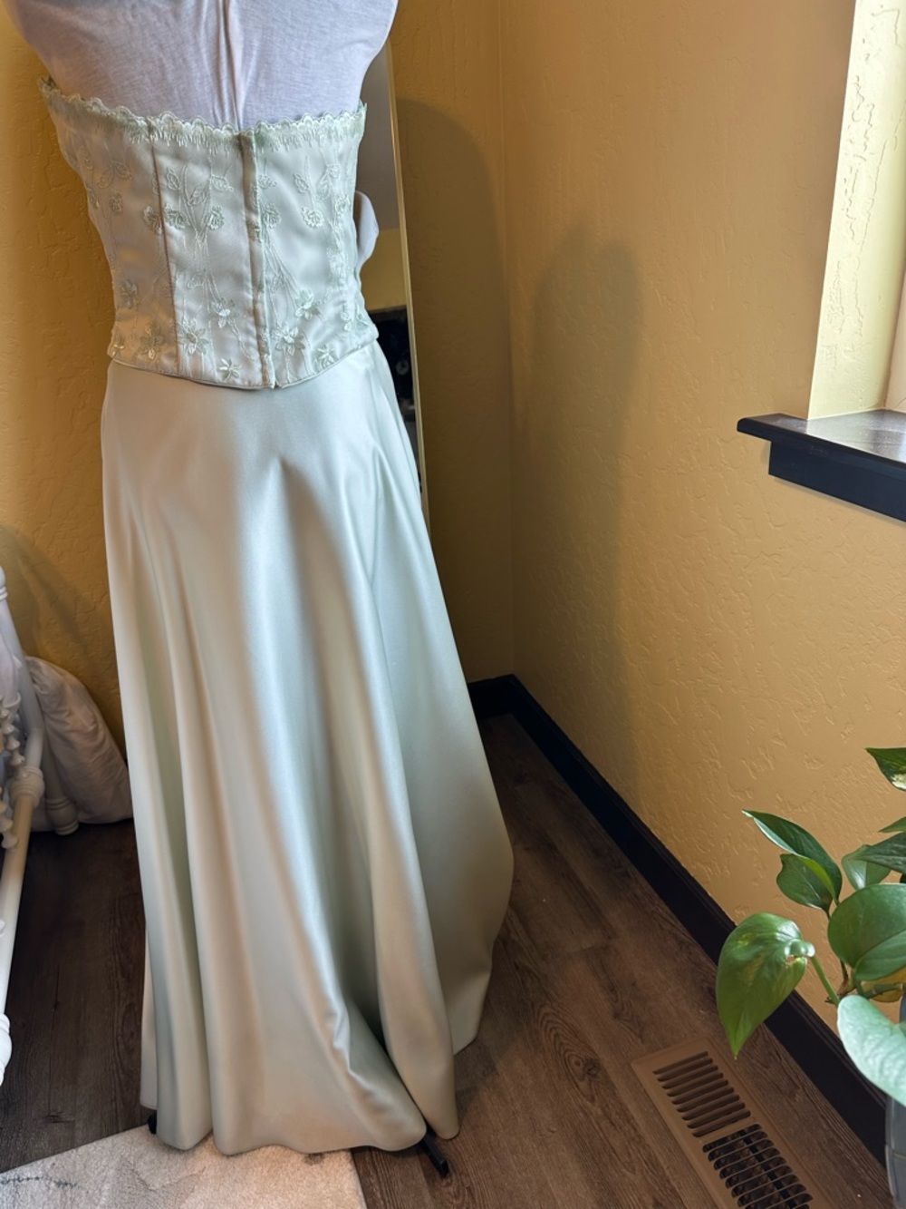 Jessica McClintock Strapless Mint Satin Dress - Size 8 - Picture 2 of 8